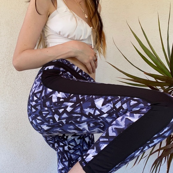 geometric atheleisure leggings(crosslist on depop) - Picture 1 of 3